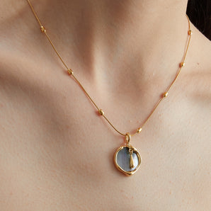 Black Mother-of-Pearl Wavy Necklace